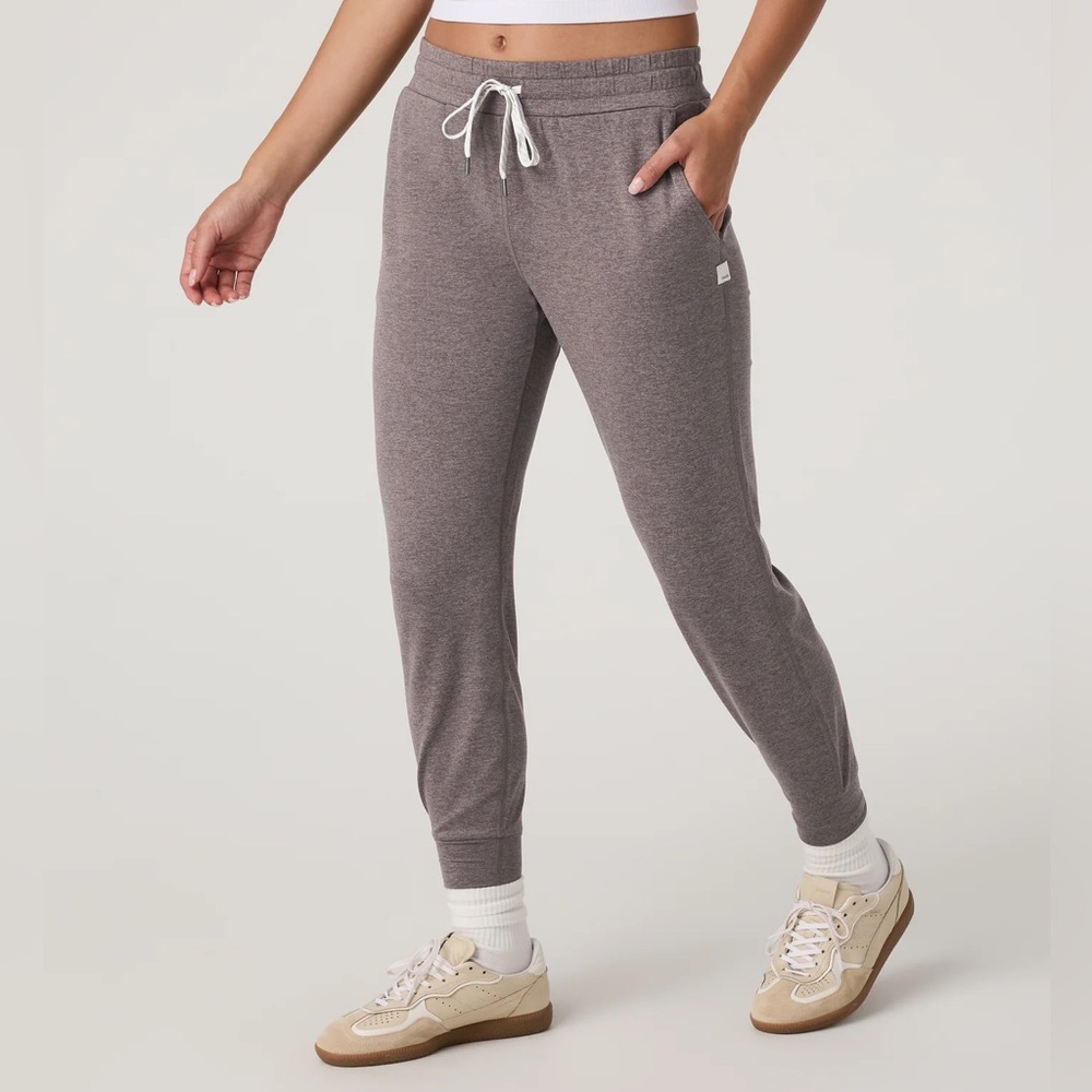 Vuori Performance Joggers Slim Relaxed Fit Sweatpants Huckleberry Heather Small
